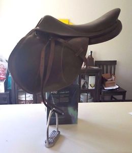 17" Voltaire Palm Beach English Jumping Saddle with Stirrups Brown USED NICE!