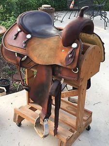 Roohide Saddle . Cutting, Reining, Ranch Riding, Versatility, Cow horse, Western