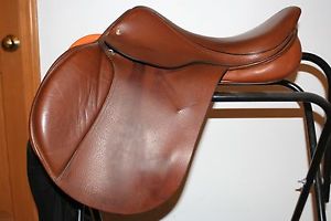 Custom Saddlery Icon Aviator Jump Saddle 17" - M / MW - Fwd Flap