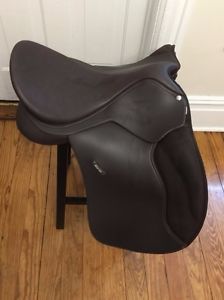 17.5 inch Wintec WIDE AP saddle with extras