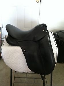 SCHLEESE INFINITY DRESSAGE SADDLE,  black 17-17 1/2, in excellent condition.