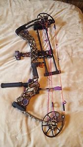 Mathews chill sdx bow with sight, stabilizer, and quiver