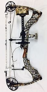Mathews HeliM RH 70lb w/Black Gold Sight, QAD Rest, Quiver, Case & 6 arrows