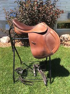 HDR Pro Concept Close Contact Jumping Saddle Size 18 Medium - Wide Tree