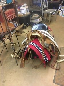 Circle S saddle Set excellent condition