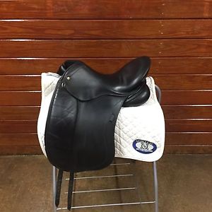 Selling Schleese HK dressage saddle, 17.5 seat, black, tree size 3