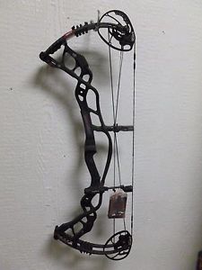 Hoyt Carbon Defiant Turbo 55-65 lbs, 28-30" draw. Black out. Never Shot