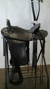 Imus 4-beat gaited horse black saddle w/Western fenders, 16" seat, trail/enduran