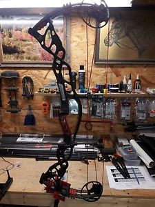 2016 Hoyt Carbon Defiant 34 RH 60#  DL 29"-31"  #3 Cam  Black