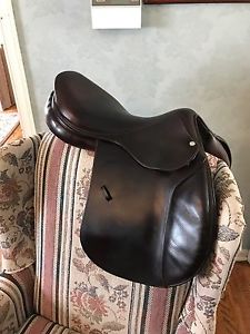 2007 DEVOUCOUX Biarritz Saddle 18" Med 4.5" Tree 2DR 13" Flap Excellnt Condition