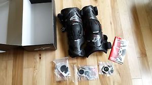 alpinestars Carbon Fluid Tech Knee Braces S/L 6500717 New in box