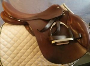 Nice Ainsley Pro National Saddle 18" med. *FREE shipping with "Buy it Now"*