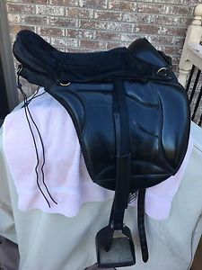 Sensation Dressage Trail Treeless Endurance Saddle Leathers Stirrups