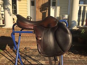 17" America Vega Jump Saddle