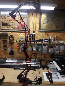 2017 Hoyt Hyperedge RH Red 60# 29.5-31.5 #3 cam