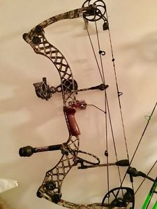 Mathews Heli-M Compound Bow 60-70lbs, 28in Draw, w/ High End Accessories