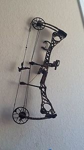matthews no cam htr with site, silencer and quiver. Comes with carbon fiber