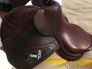 JUST BROKEN IN  17" CWD 2GS JUMPING SADDLE!