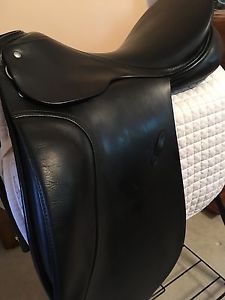 Beautiful 18.5" Passier Optimum Dressage Saddle with Wide gullet