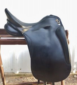 Sommer Dressage saddle, 17, medium wide tree