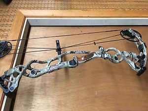 Hoyt Carbon Defiant 31 RH 50-60lbs 28-30 draw