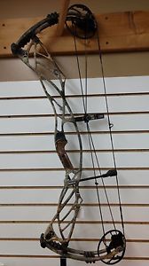 New Dealer owned 2016 Hoyt Defiant 34 70# 29"-31" draw RT camo