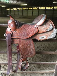 Price DRASTICALLY reduced!!! 15 1/2 Rocking R Show Saddle