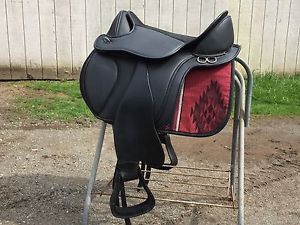 Black Leather Forest Aspen Treeless Saddle with Western Fenders Size 1