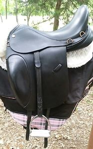 ****BEAUTIFUL Frank Baines Dressage Saddle****