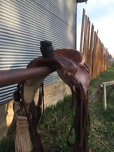 16 inch Courts roping saddle.