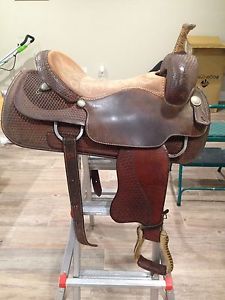 Circle Y Cutting Reining saddle 17