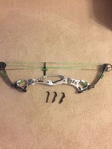 hoyt podium x 37 silver 29 inches of draw length have all the grips for the bow