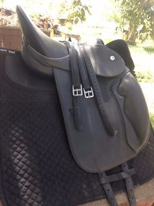 Pegasus Worldfit Dressage Saddle Claudia, Butterfly Tech, 17-inch seat, with pad