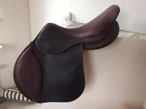 Ronzon Olympic jumping saddle rare French quality in vgc