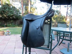 18" Used Hennig Dressage Saddle