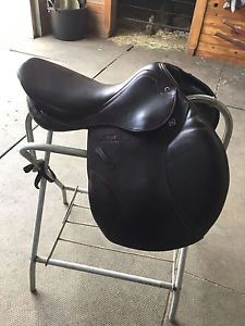 2016 Stubben Portos Elite Jumping Saddle, EXCELLENT Condition, 18" Seat