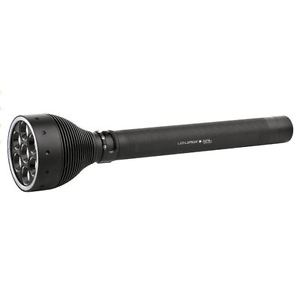 LED LENSER aufladbare Taschenlampe 3000 Lumen 9421-R mit Zubehör