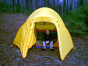 REI BIG AGNES 3 person tent wi/lots of room and great head space! VG+ Condition!