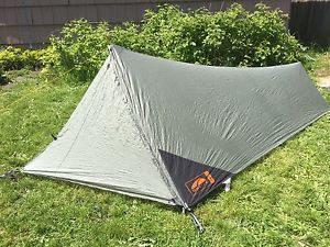 GoLite Hut 1 Tarp Tent Shelter 1.1Lbs UL Ultralight Backpack Bike Touring 1-Man
