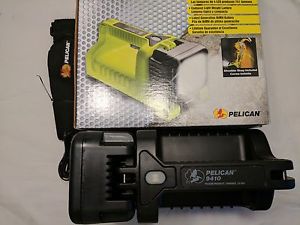 NEW PELICAN 9410 LED FLASHLIGHT LANTERN Rechargeable 9410 710 LUMENS Black RALS
