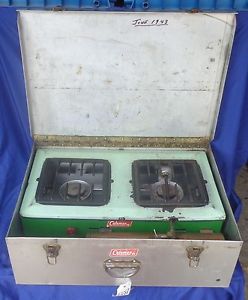 EK058 Vtg Canada Coleman Model: 2 Burner Cook Stove w/ 13" Brass Tank w/ Case