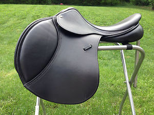 County Saddlery, Solution, 17.5, MN, Excellent Condition, Close Contact Saddle