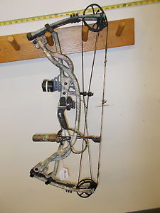Hoyt Carbon Element G3 Camo RH 70# 28"-30" Draw-Package