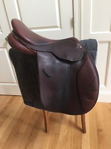 Bates Caprilli Close Contact Jump Saddle 17.5"