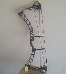 Elite Energy 35 Right Hand 65# 27" Realtree Max-1 Camo Compound Bow Wood Grips