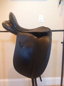 Windsor Dressage Saddle, 18" seat, XW tree