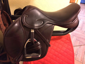 18" M. Toulouse Brielle English Saddle (Adjustable)