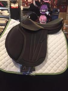 NEW M.Toulouse Brittany Close Contact Saddle-Choc -Genesis 17"- Free Accessories