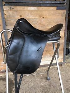 Dressage Saddle Schleese Jane Savoie  18 inch, Black, Excellent condition