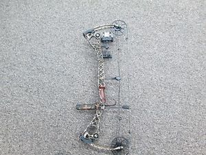 Mathews No Cam HTR Right Handed 29" 50-60 LB Bow Lost Camo